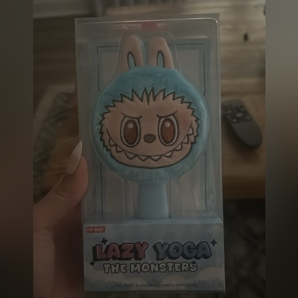 Pop Mart Lazy Yoga The Monsters brush